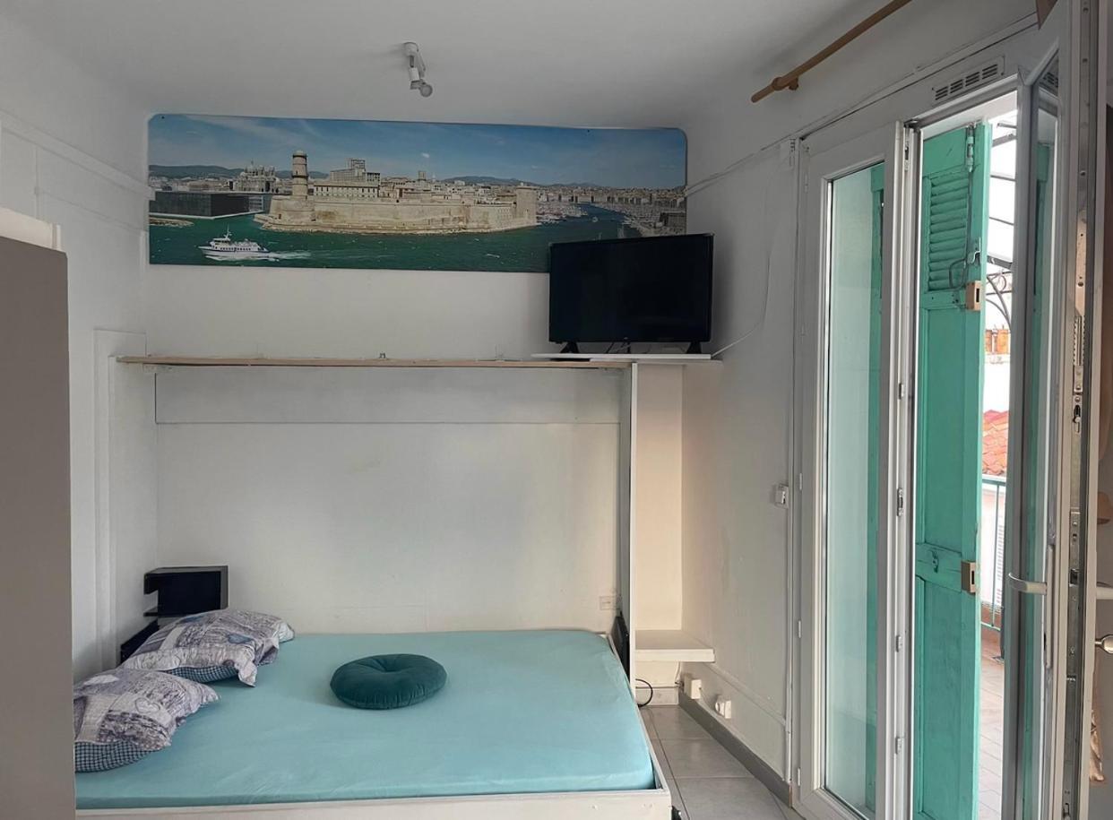 Apartment Stud Terras Corniche 2 Pers Stat Gratuit Rue Modif Suivt Possib Et Accord Exclusif Marseille